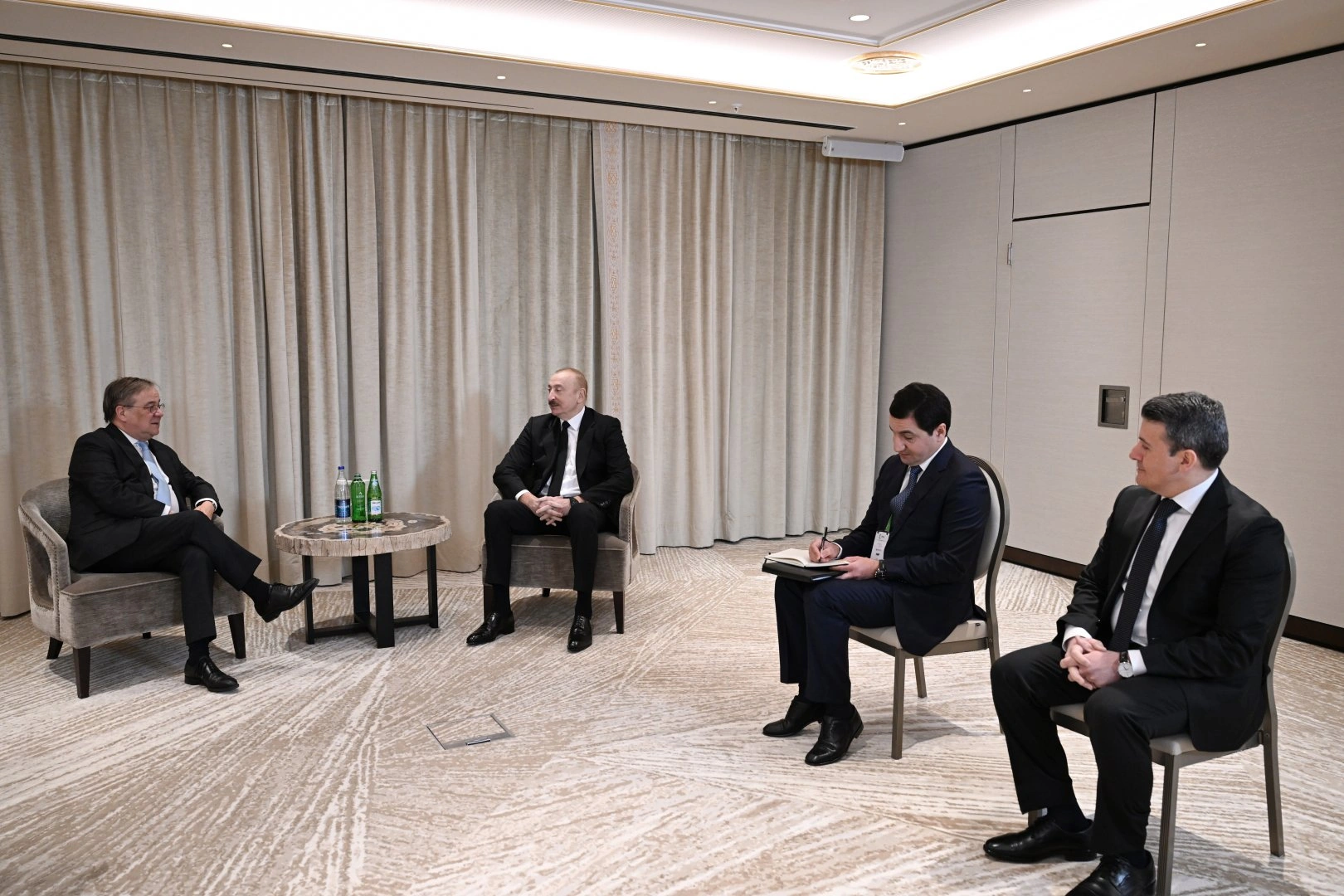 President Ilham Aliyev meets with chairman of Bundestag's foreign policy committee in Munich (PHOTO)
