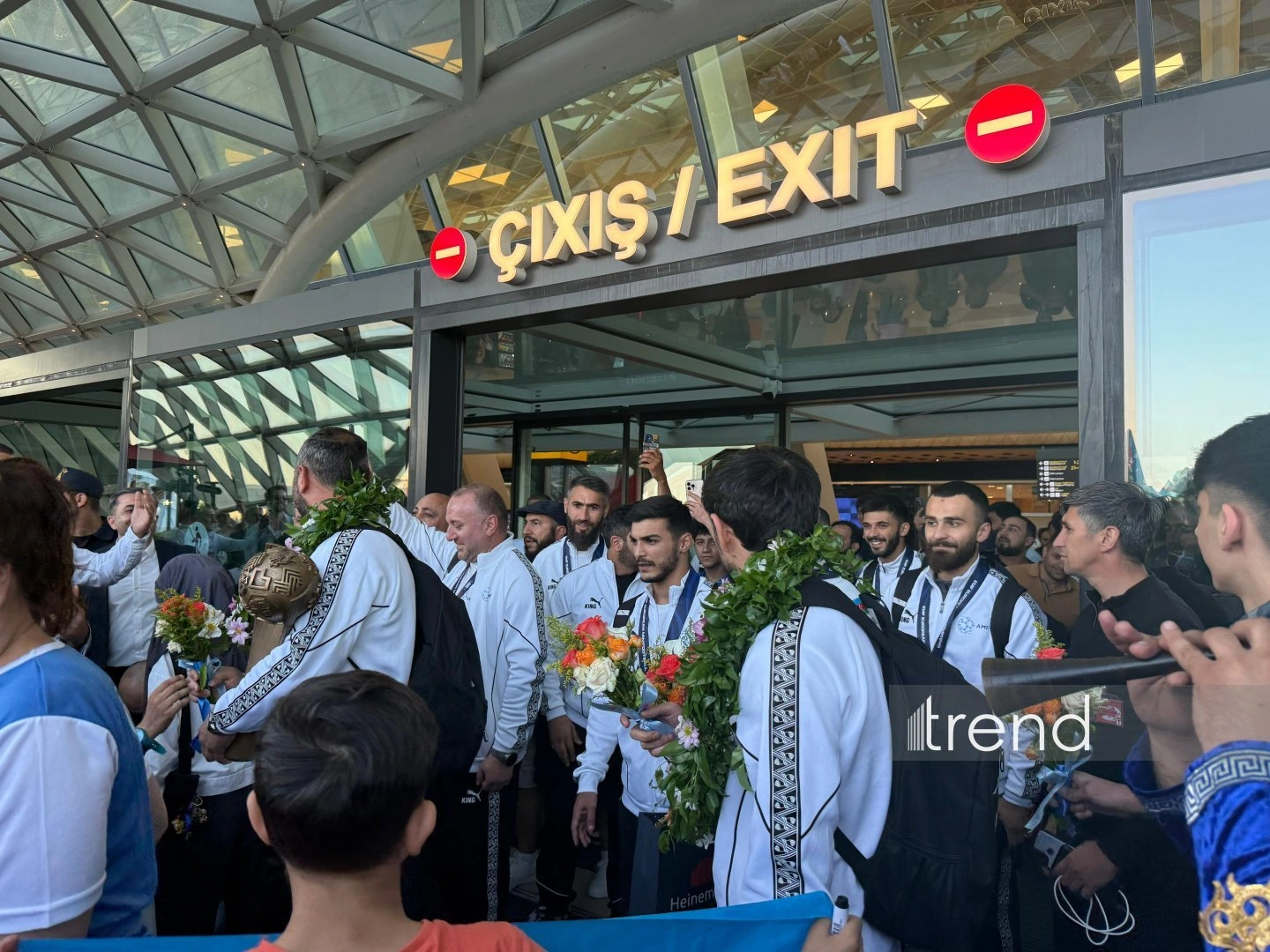 Azerbaijan’s European minifootball champions return home (PHOTO)