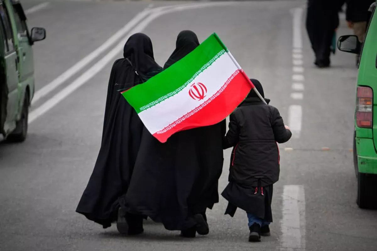 CNN: Iran urges youth to form "human chain" to protect power plants