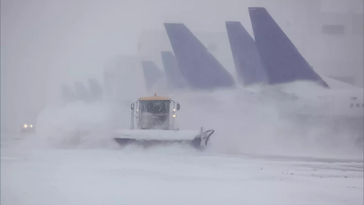 Heavy snowfall in Russia delays multiple flights to Armenian capital