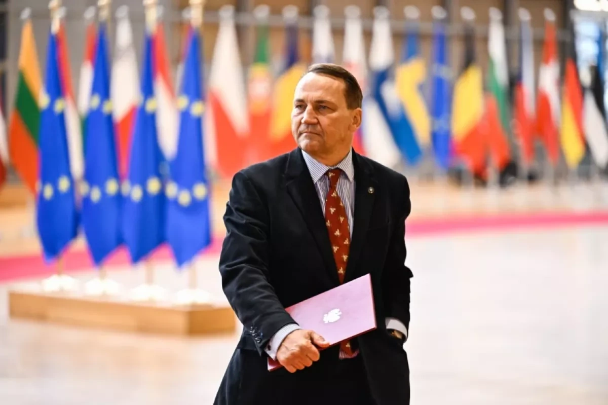Polish FM urges EU to sanction refineries processing Russian oil