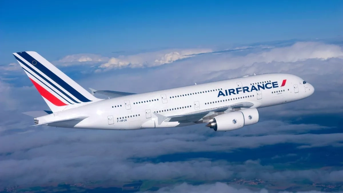 Air France evacuation flight forced to turn back due to rocket attacks