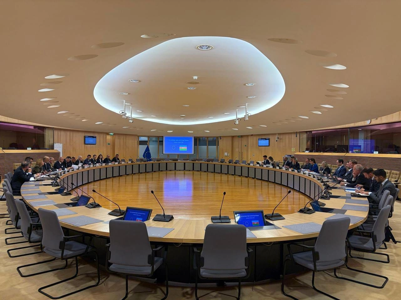 Azerbaijan, EU push to expand Green Energy Corridor ties (PHOTO)
