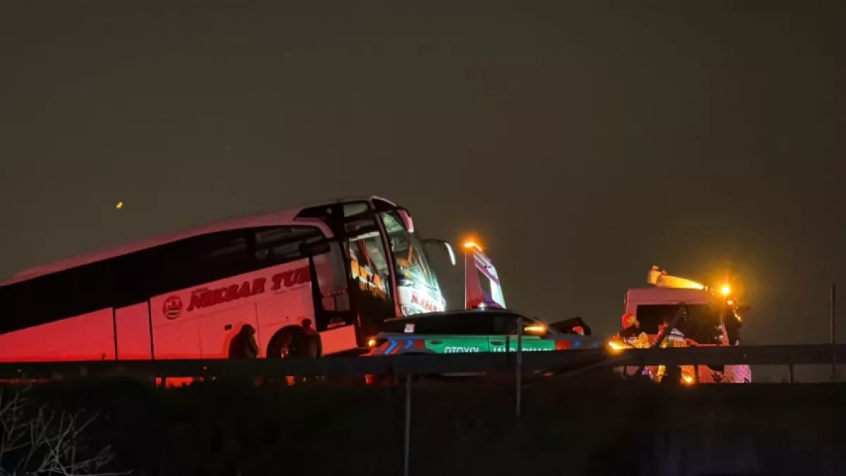 Multi-vehicle crash in Türkiye’s Sakarya leaves 13 injured