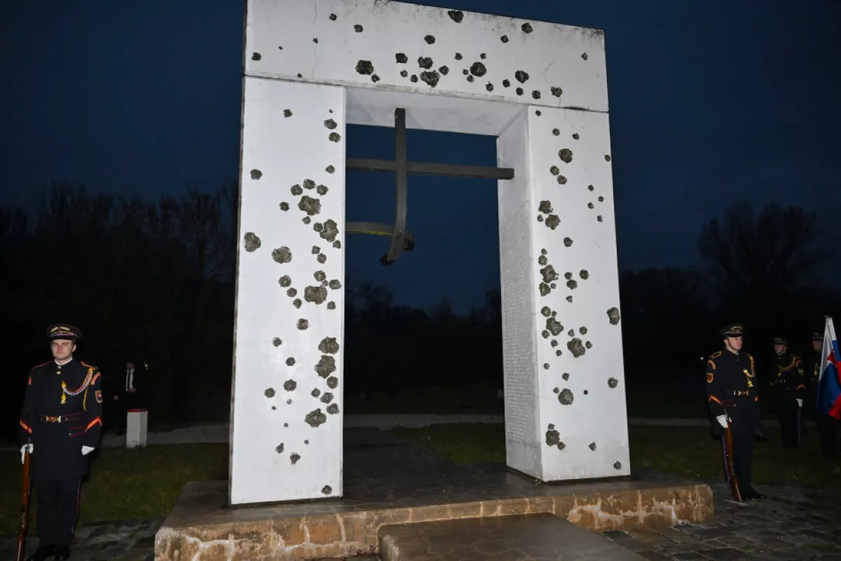 Azerbaijani, Slovak presidents honour victims at Gate of Freedom Memorial PHOTO