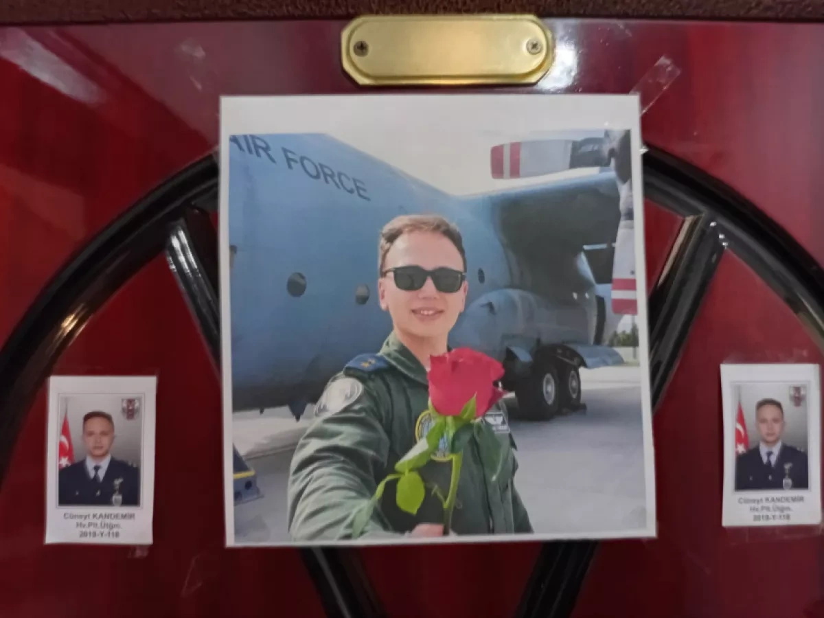 Azerbaijani envoy pays tribute to Turkish officer killed in plane crash Photo