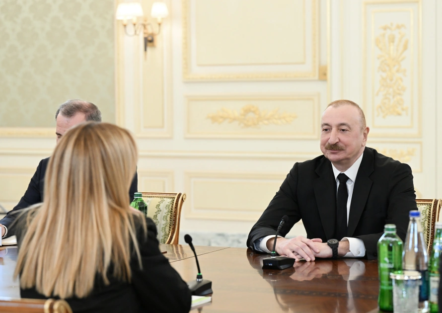 President Ilham Aliyev holds expanded meeting with President of Italian Council of Ministers (PHOTO)