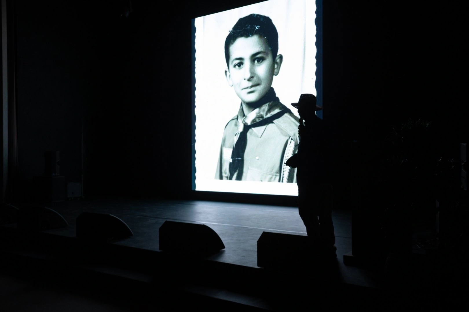 History etched in photographs: Reza Deghati meets with diaspora youth (PHOTO)