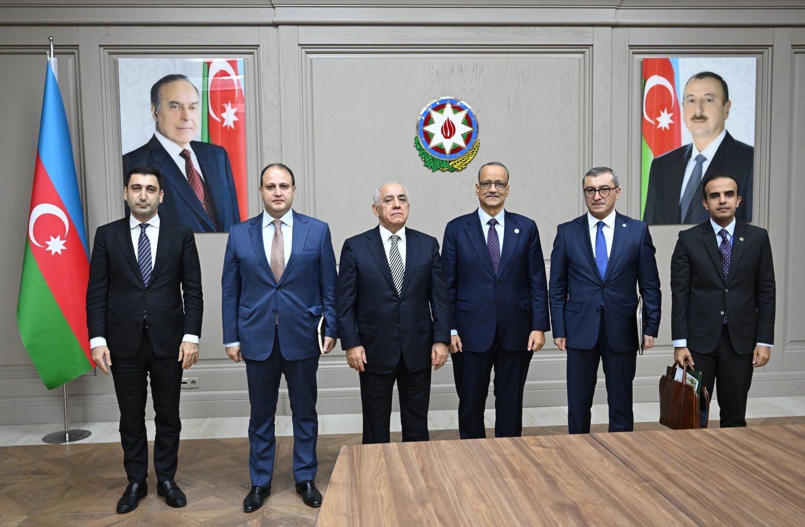 Azerbaijani PM discusses 2027 Islamic Summit hosting with OIC chief (PHOTO)
