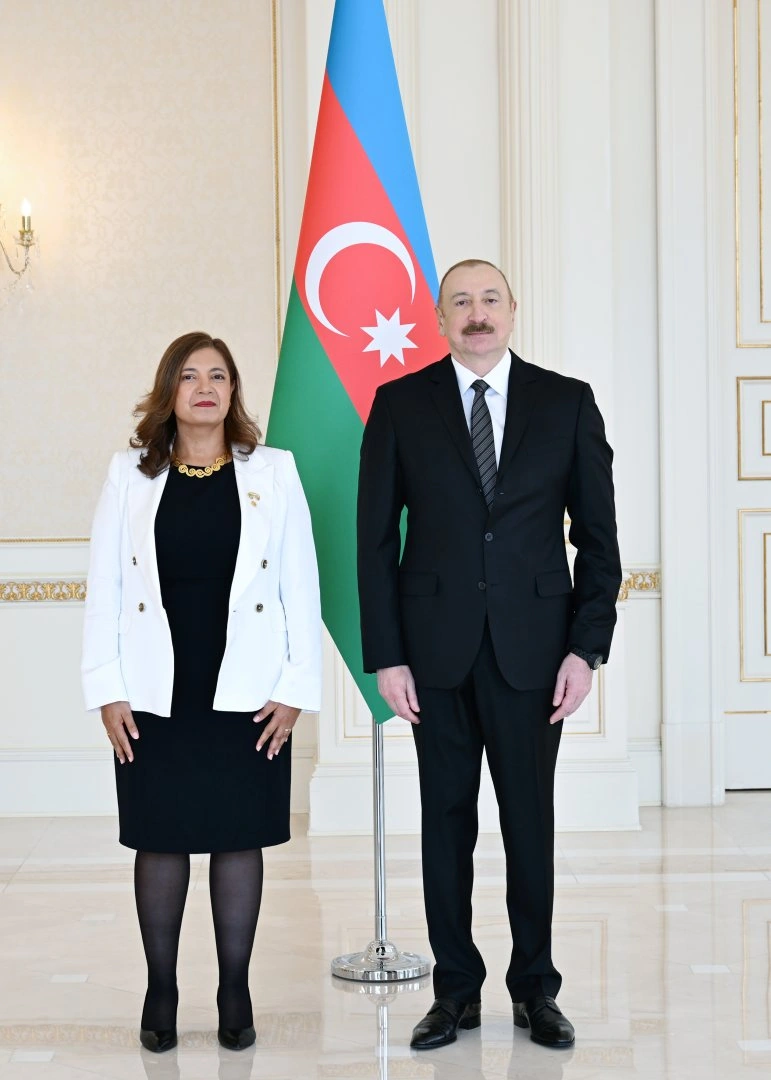 President Ilham Aliyev receives newly appointed ambassador of Colombia to Azerbaijan (PHOTO)