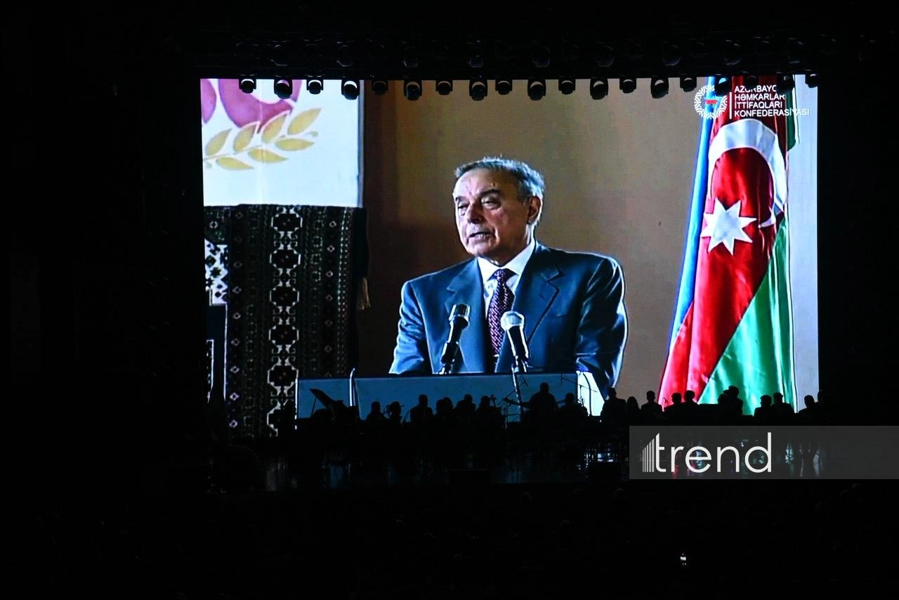 Baku hosts event dedicated to memory of National Leader Heydar Aliyev, organized by Confederation of Trade Unions of Azerbaijan (PHOTO)