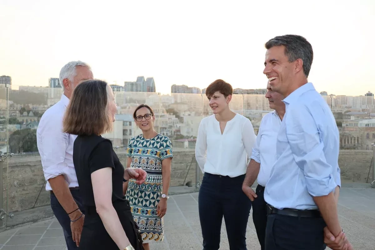 OSCE chairperson-in-office tours Baku's historic Icherisheher PHOTO