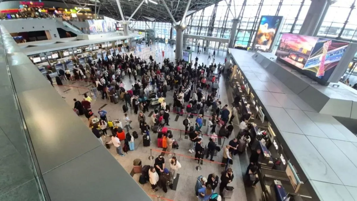 Over 400 Moscow flights delayed or canceled amid major drone attack