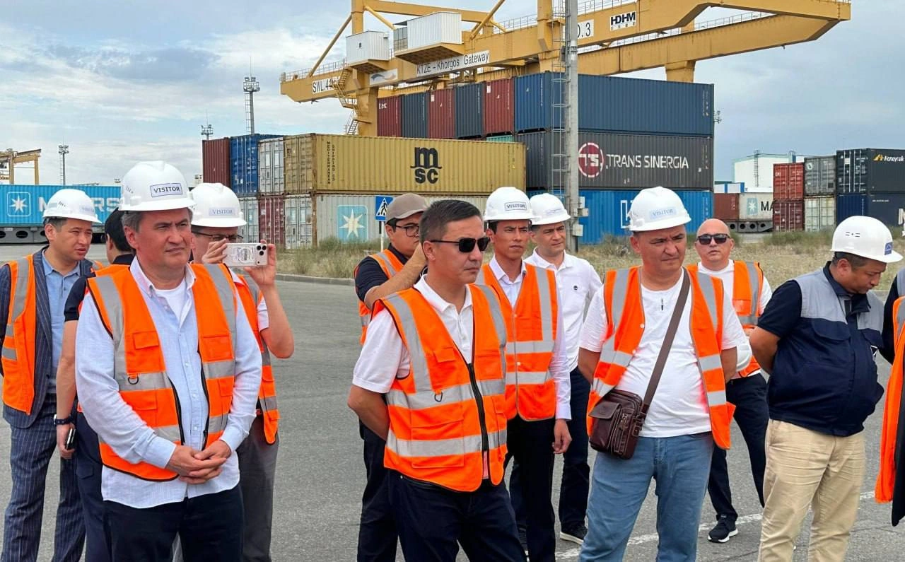 Uzbekistan, Kazakhstan agree to establish logistics joint venture