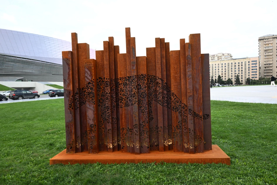 Heydar Aliyev Foundation VP Leyla Aliyeva and Alena Aliyeva attend official opening of Art Weekend (PHOTO)