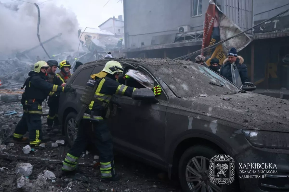 Bodies of child and woman found after missile strike in central Kharkiv photo