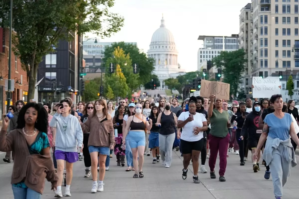 Man dies after struggle with police, sparking protests in US city