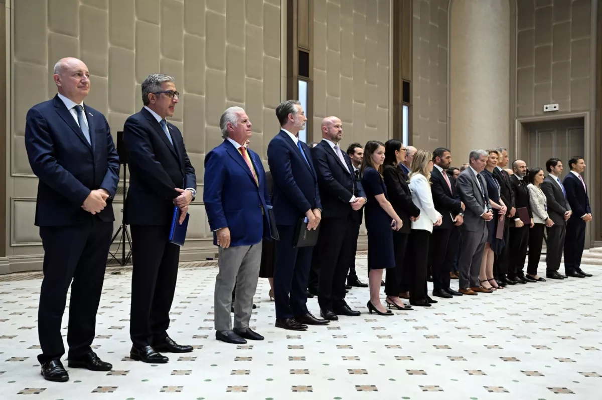 Uzbek leader holds high-level talks with US business leaders in Tashkent PHOTO