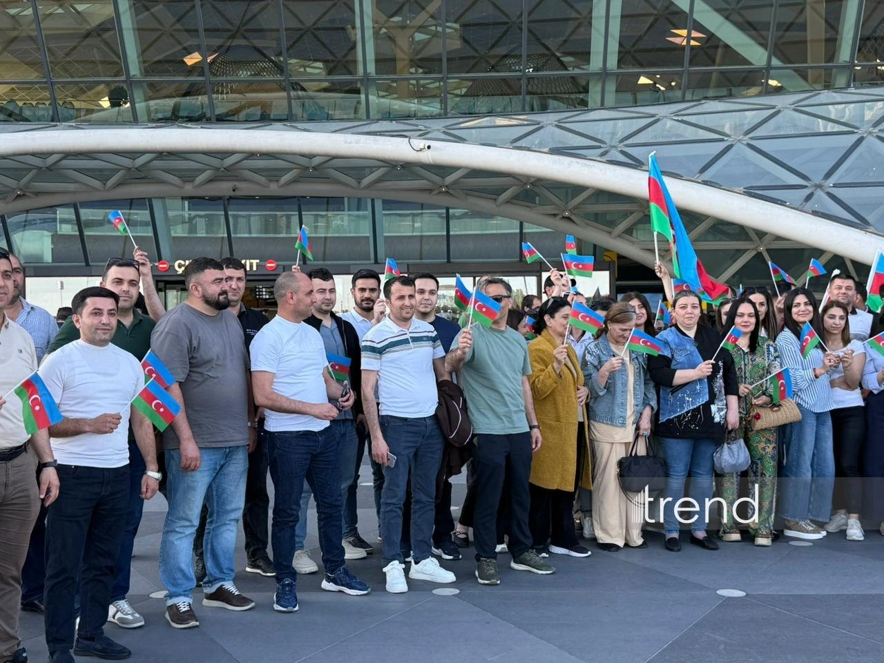 Azerbaijan’s European minifootball champions return home (PHOTO)