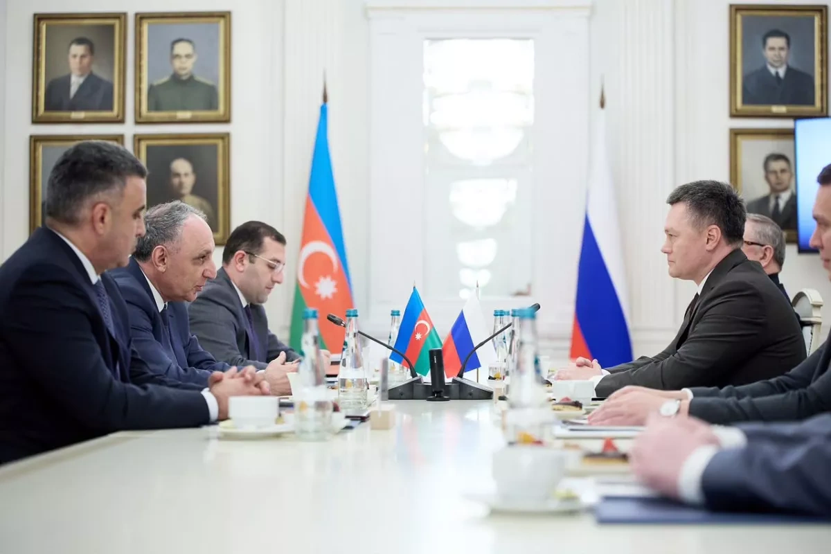 Azerbaijan’s prosecutor general presents Russian supreme court chairman with medal PHOTO