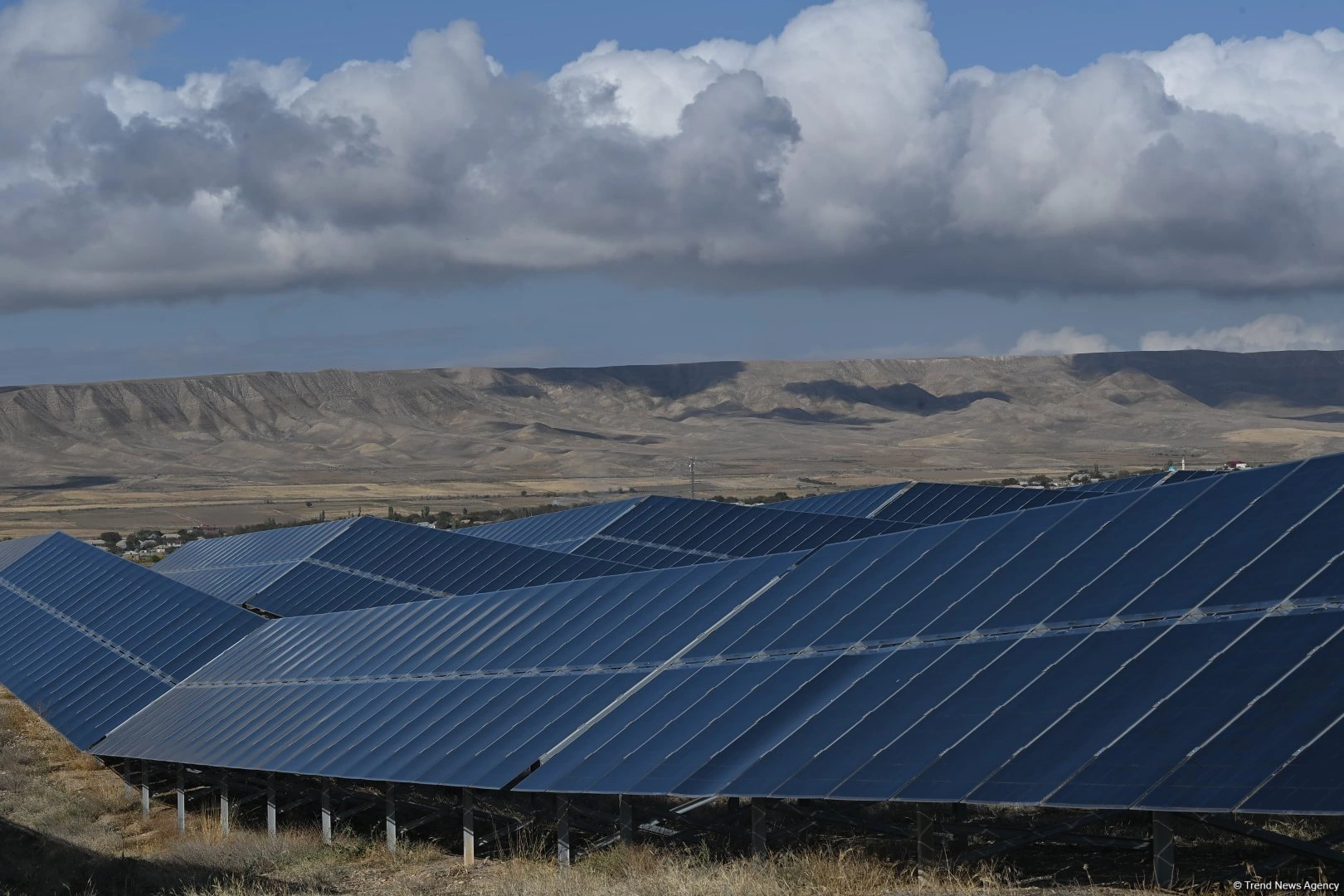 Baku to build 100-MW solar power plant and 30-MW battery storage system