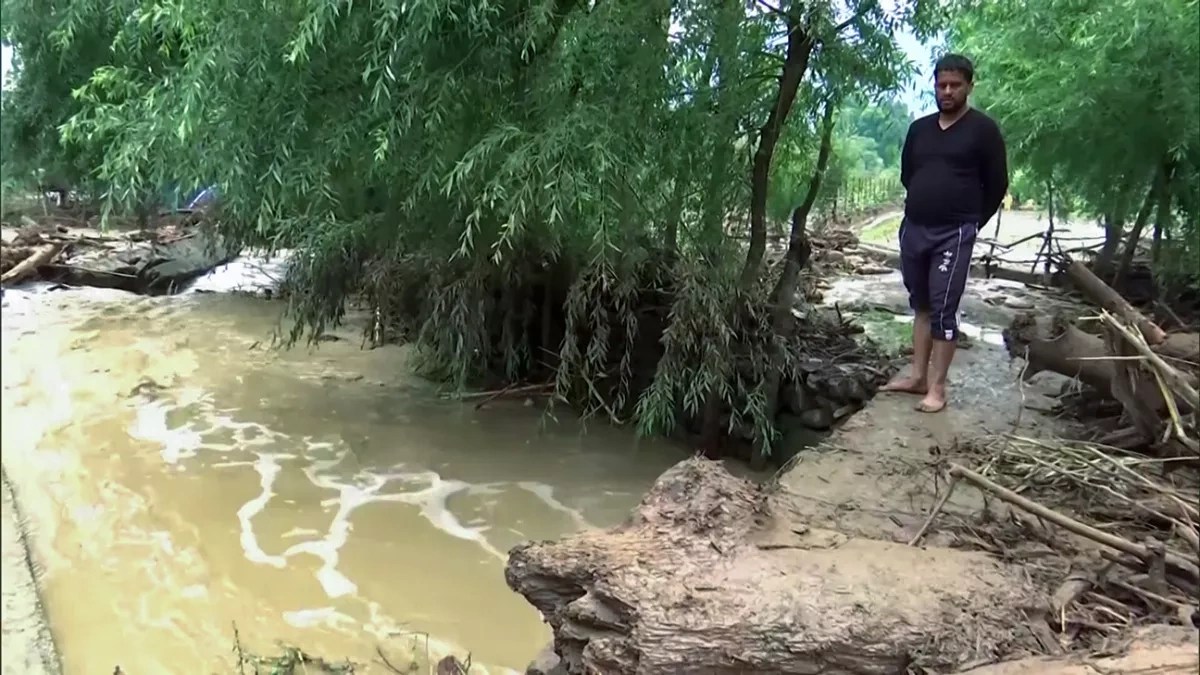 Flash floods hit Kashmir’s Budgam after heavy rains VIDEO
