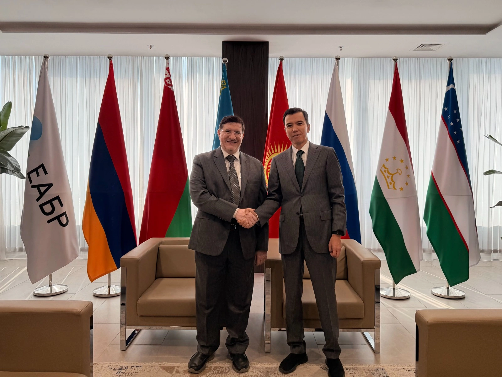 EDB, IsDBI discuss new platform to expand Islamic finance in Central Asia