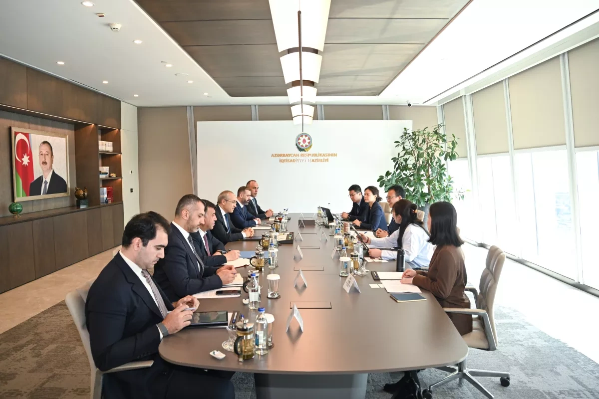 Azerbaijan’s economy minister holds investment talks with Silk Road Fund