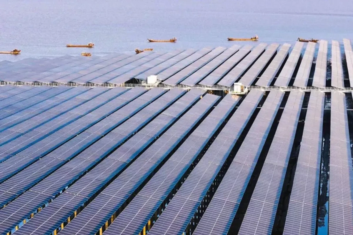 China launches solar power plant with battery storage and hydrogen production