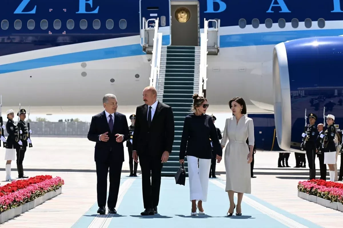 Azerbaijani, Uzbek presidents and first ladies pose together at Kuksaroy