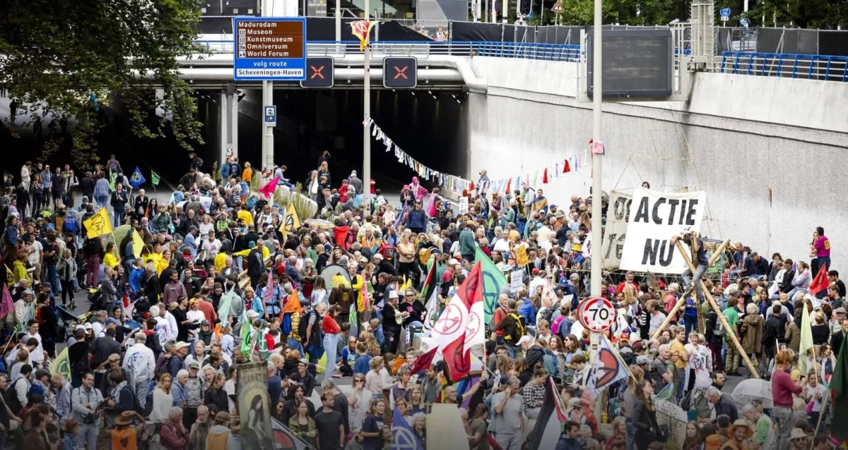 Dutch transport paralyzed as unions protest over welfare cuts