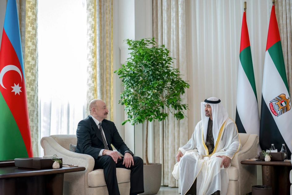 President Ilham Aliyev meets with President of United Arab Emirates in Abu Dhabi (PHOTO)