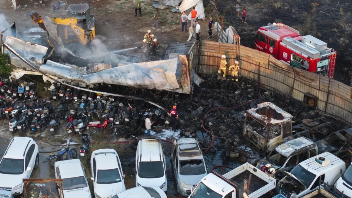 Massive inferno turns dozens of vehicles into wreckage in Türkiye’s Izmir PHOTO