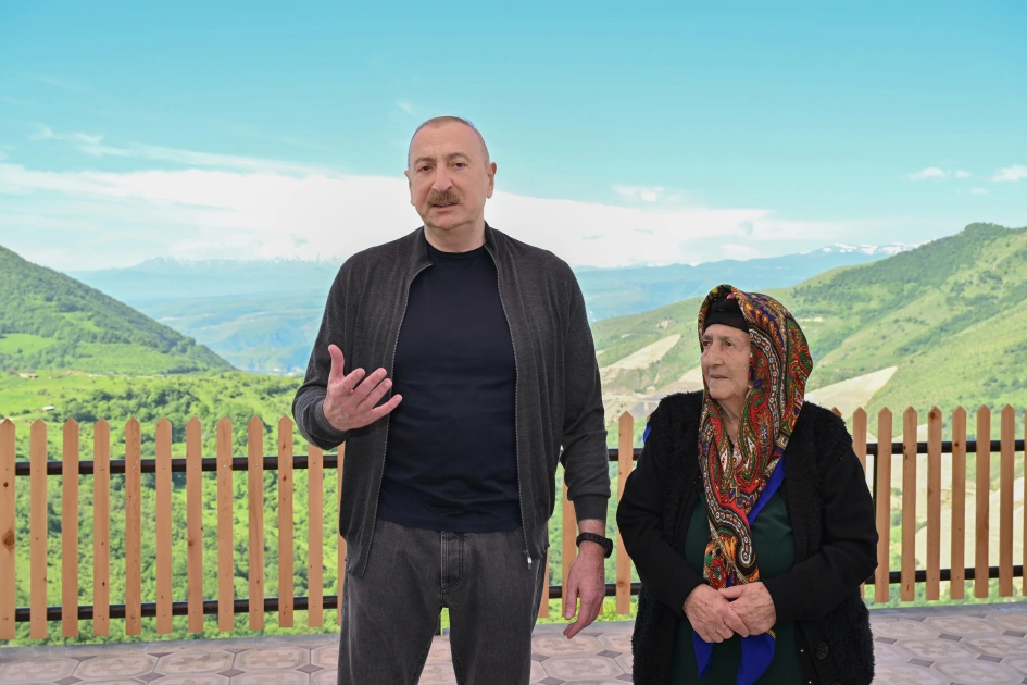 President Ilham Aliyev inspects reconstruction progress in Boyuk Galaderesi village of Shusha district, meets with residents (PHOTO)