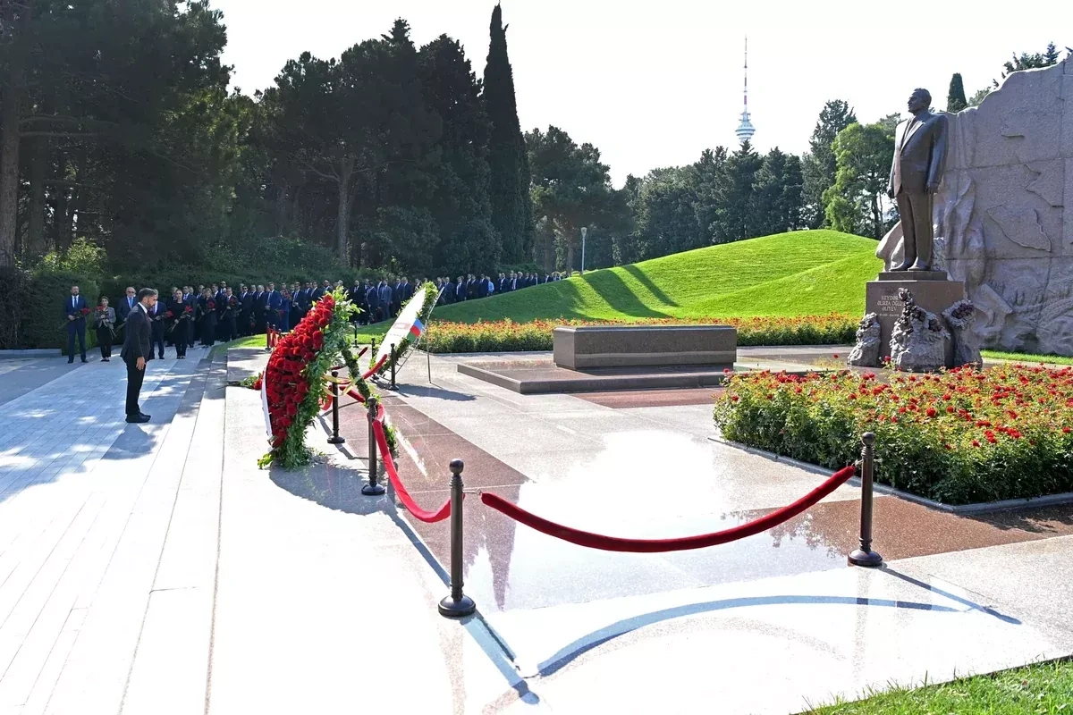 SOCAR employees honour national leaders, martyrs on Oil Workers’ Day PHOTO