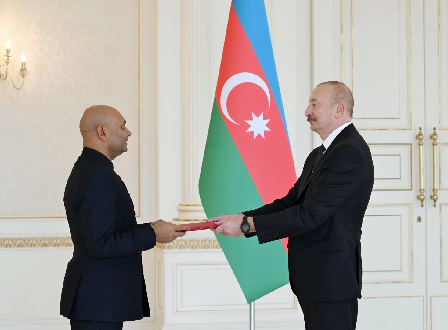 President Ilham Aliyev receives India’s newly appointed ambassador to Azerbaijan (PHOTO)