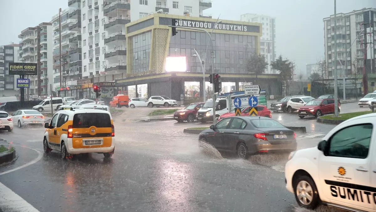 Türkiye issues yellow warning for 12 provinces over heavy rainfall