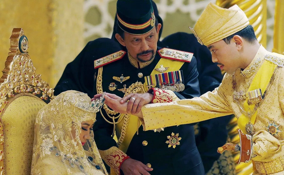 Brunei sultan strips daughter-in-law of royal title