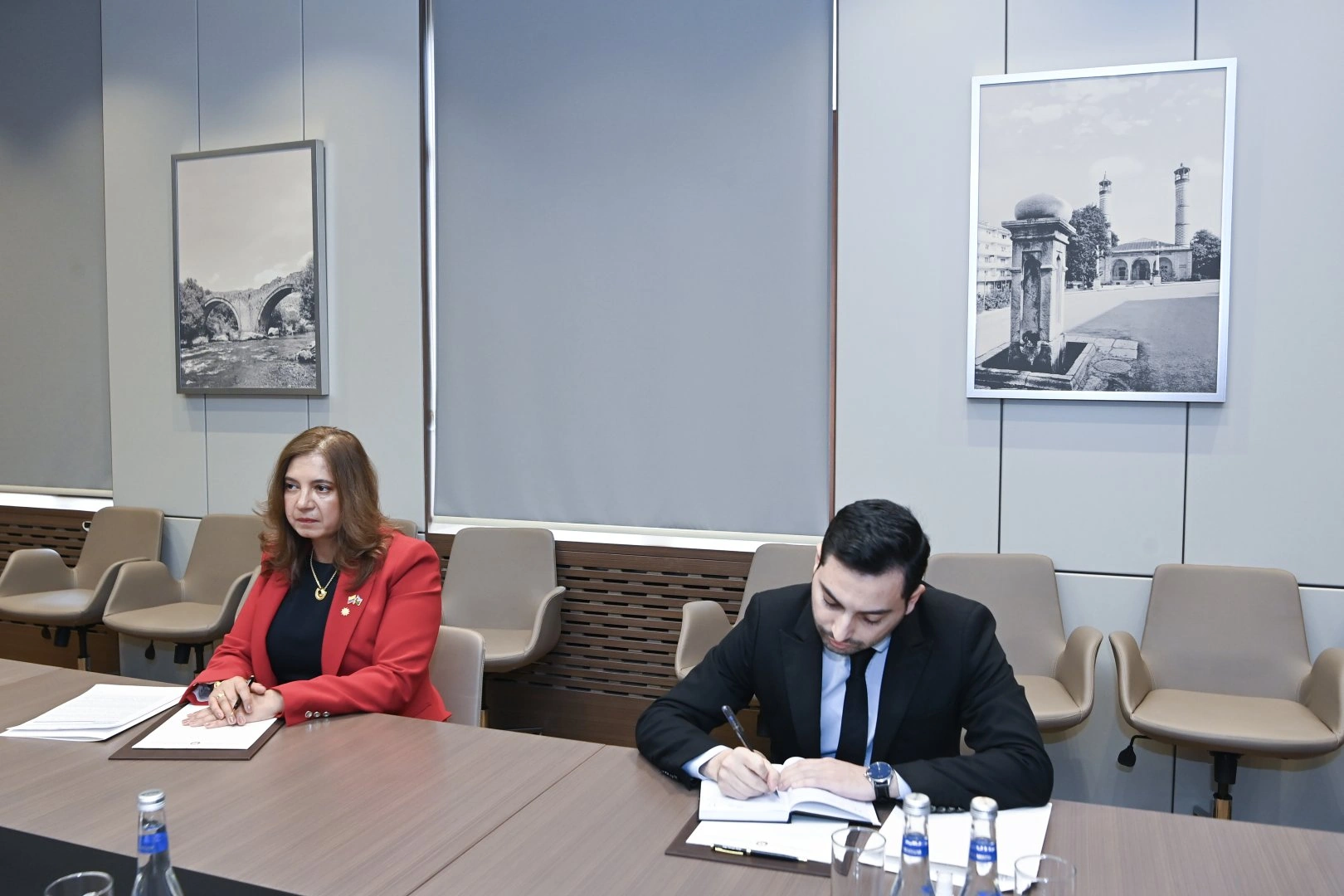 Azerbaijani FM discusses expanding political dialogue with Colombian Ambassador (PHOTO)