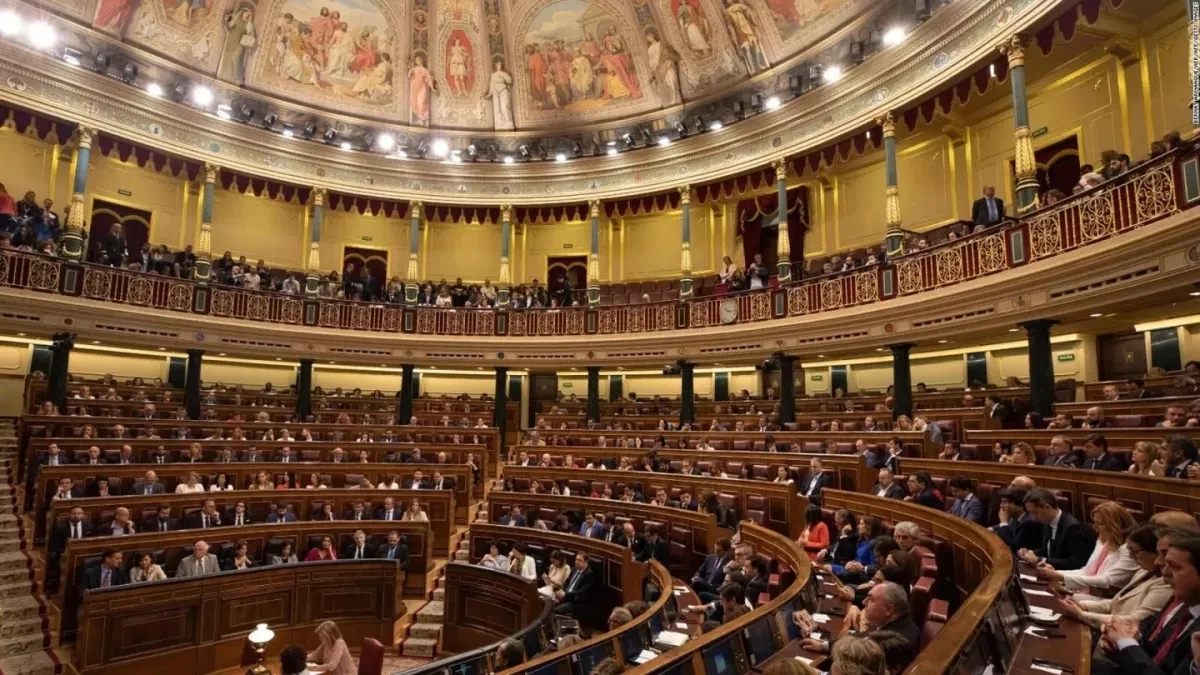 Spain’s Senate rejects friendship treaty with France during Macron visit