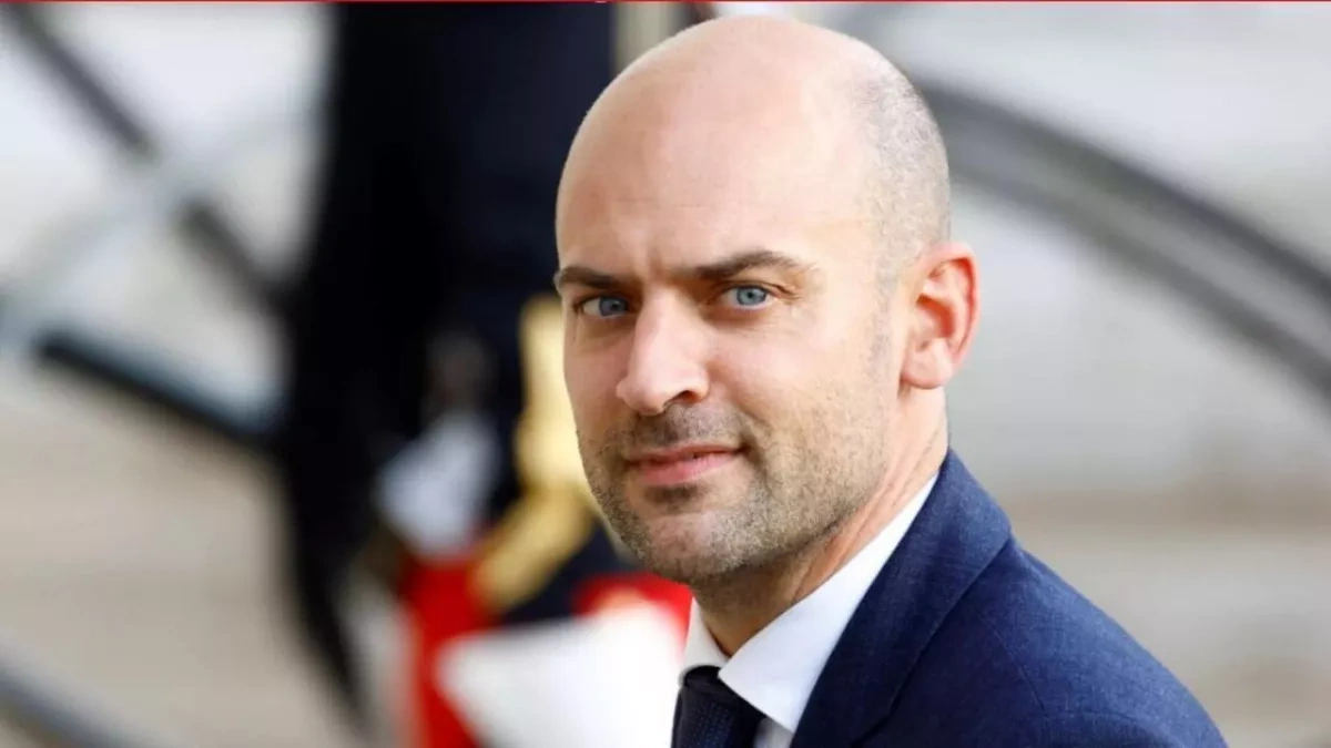 France considers sending Eutelsat terminals to Iran amid internet blackout, FM says