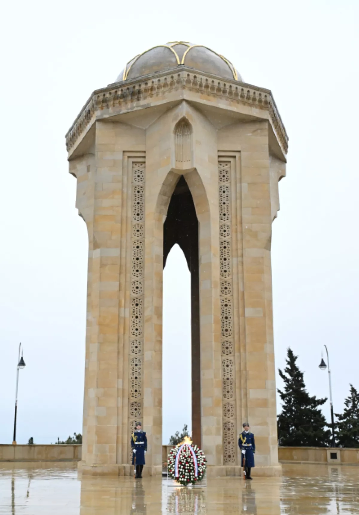 US Vice President Vance visits Alley of Martyrs in Azerbaijan