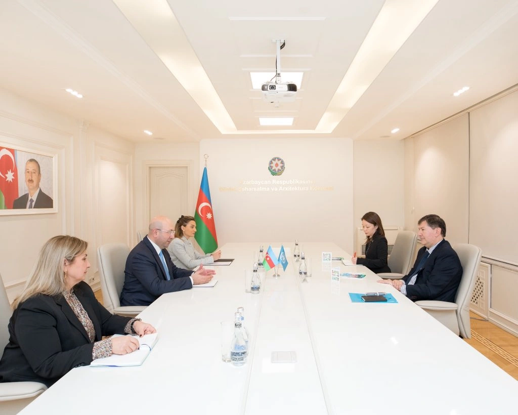 Azerbaijan shares WUF13 preparation details with UN official (PHOTO)