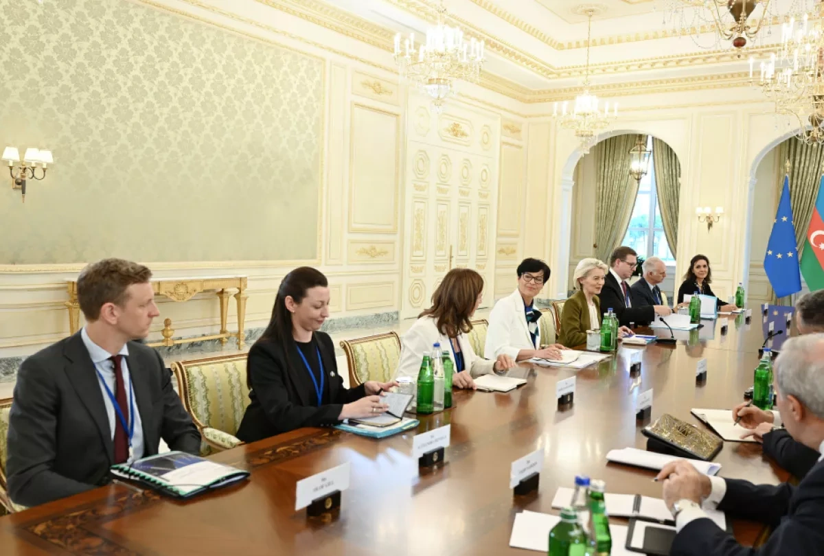 Azerbaijani president, European Commission chief held expanded meeting PHOTO