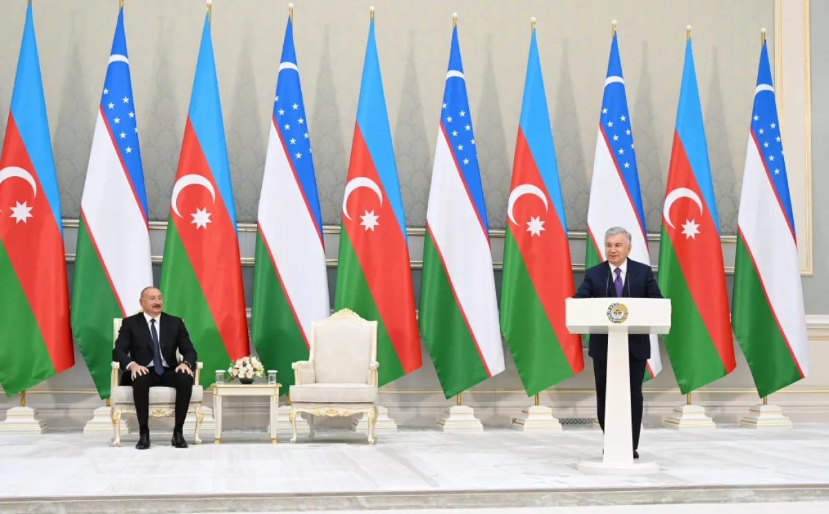 Aliyev and Mirziyoyev exchange highest state honors in Tashkent PHOTO