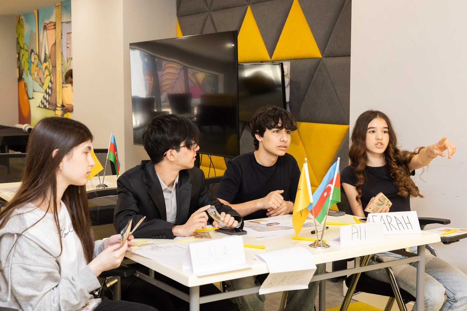 LANDAU School students participated in the internship program at Yelo Bank (PHOTO)