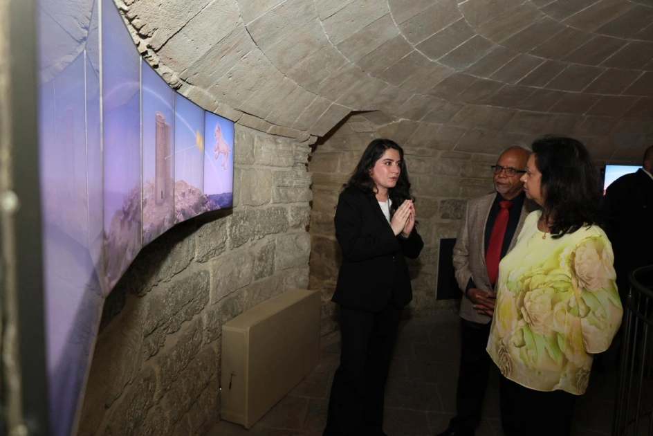 President of Mauritius explores Baku’s historic Icherisheher at WUF13 (PHOTO)