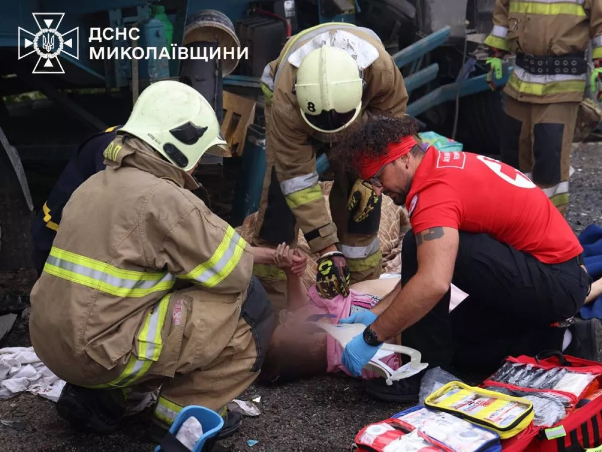 Zelenskyy: Twelve killed in deadly crash in southern Ukraine PHOTO