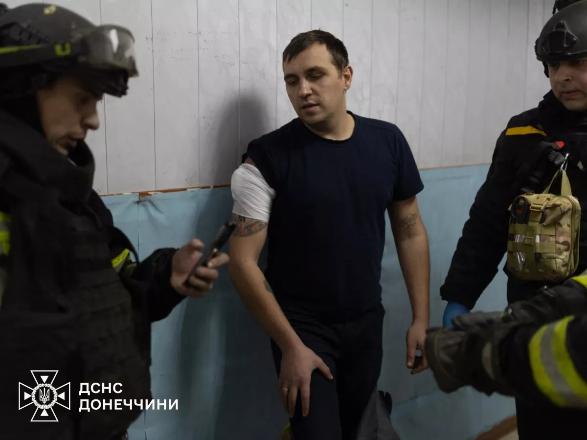 Russian FPV drone strikes rescuers in Ukrainian city PHOTO