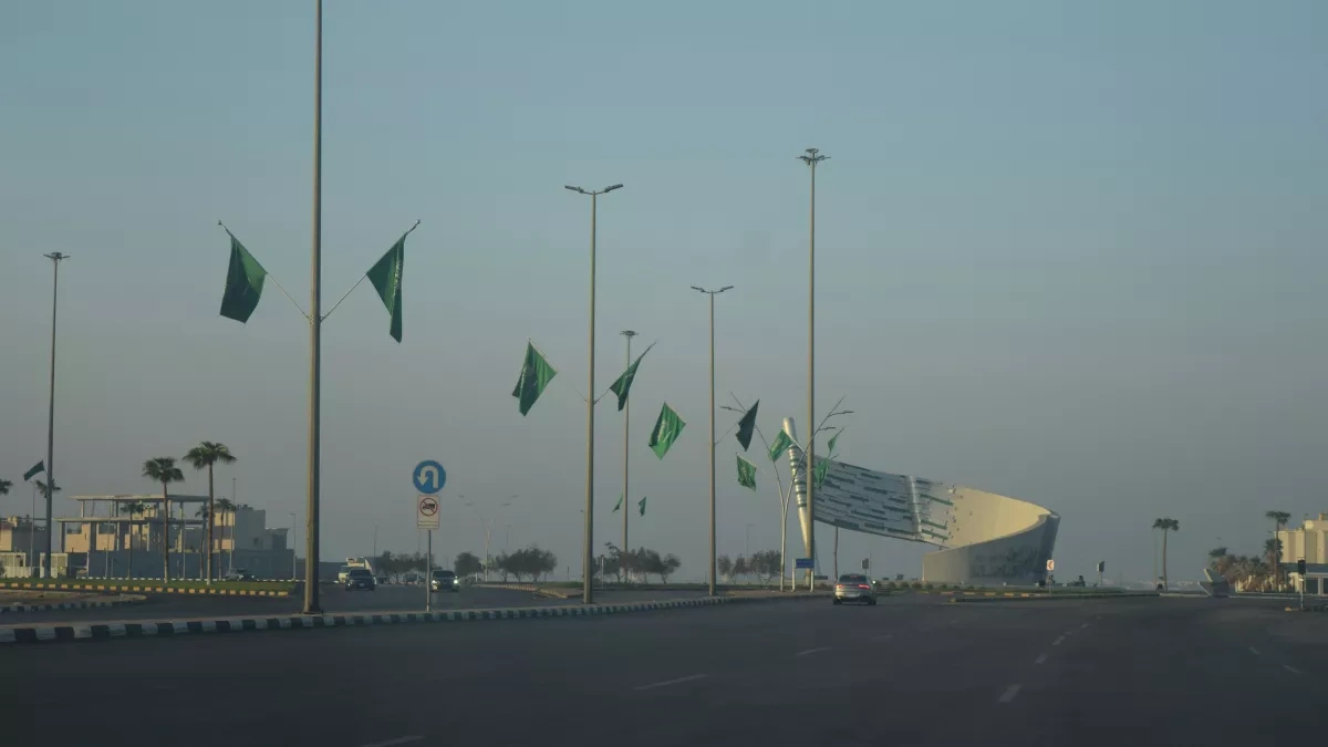 Saudi Arabia resumes oil shipments via East-West pipeline